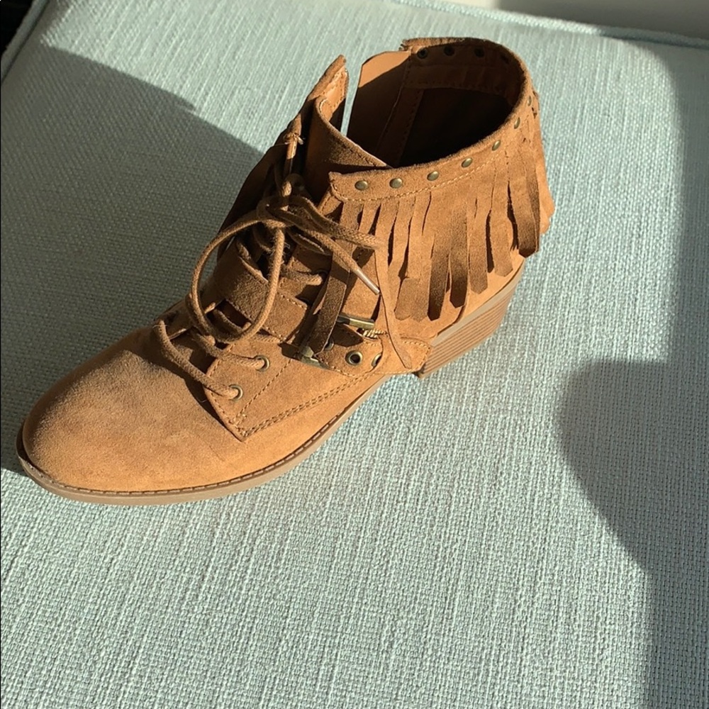 Boots - Picture 2 of 4